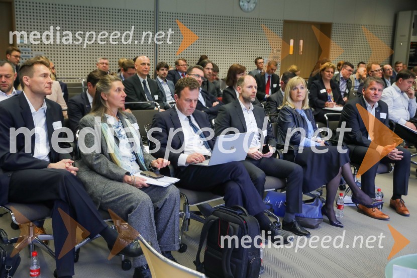  ... ; dr. Dunia Mladenić, vodja laboratorija za umetno inteligenco na Institutu Jožef Stefan;  Marko Grobelnik, raziskovalec v laboratoriju za umetno inteligenco na Institutu Jožef Stefan, izvršni direktor Quintelligence in glasnik digitalnih tehnologij RS; dr. Jure Skvarč, izvršni direktor PC Vision in Kolektor Orodjarna d.o.o.;  Medeja Lončar, direktorica, Siemens d.o.o., članica upravnega odbora, Slovensko-nemška gospodarska zbornica;  Miro  Smrekar, direktor, Adecco Slovenija in regija AdriaticDan slovensko-nemškega gospodarstva 2019