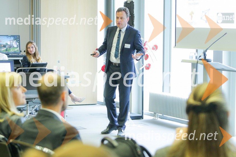  Marko Grobelnik, raziskovalec v laboratoriju za umetno inteligenco na Institutu Jožef Stefan, izvršni direktor Quintelligence in glasnik digitalnih tehnologij RSDan slovensko-nemškega gospodarstva 2019