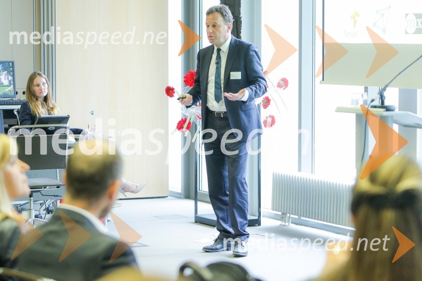  Marko Grobelnik, raziskovalec v laboratoriju za umetno inteligenco na Institutu Jožef Stefan, izvršni direktor Quintelligence in glasnik digitalnih tehnologij RSDan slovensko-nemškega gospodarstva 2019