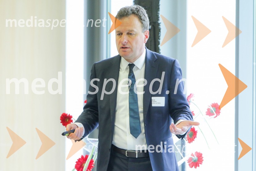  Marko Grobelnik, raziskovalec v laboratoriju za umetno inteligenco na Institutu Jožef Stefan, izvršni direktor Quintelligence in glasnik digitalnih tehnologij RSDan slovensko-nemškega gospodarstva 2019