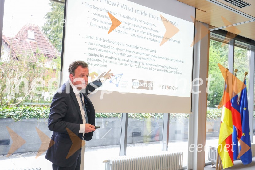  Marko Grobelnik, raziskovalec v laboratoriju za umetno inteligenco na Institutu Jožef Stefan, izvršni direktor Quintelligence in glasnik digitalnih tehnologij RSDan slovensko-nemškega gospodarstva 2019