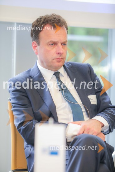  Marko Grobelnik, raziskovalec v laboratoriju za umetno inteligenco na Institutu Jožef Stefan, izvršni direktor Quintelligence in glasnik digitalnih tehnologij RSDan slovensko-nemškega gospodarstva 2019