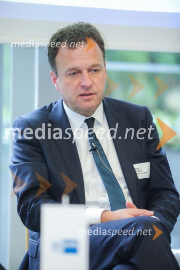  Marko Grobelnik, raziskovalec v laboratoriju za umetno inteligenco na Institutu Jožef Stefan, izvršni direktor Quintelligence in glasnik digitalnih tehnologij RSDan slovensko-nemškega gospodarstva 2019