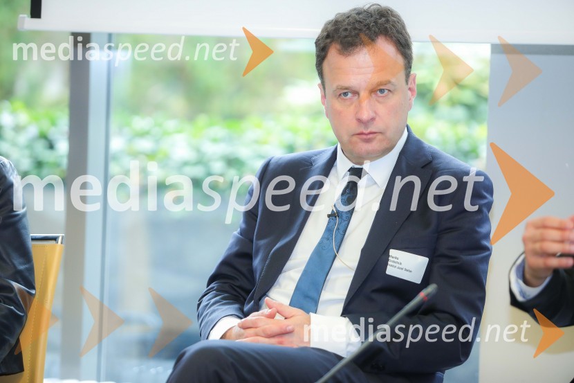  Marko Grobelnik, raziskovalec v laboratoriju za umetno inteligenco na Institutu Jožef Stefan, izvršni direktor Quintelligence in glasnik digitalnih tehnologij RSDan slovensko-nemškega gospodarstva 2019