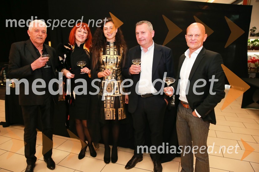  Peter Thaler, modni oblikovalec;  Valerija Frangež, penina Frangež;  Meta Frangež, 23. Vinska kraljica Slovenije 2019;  Jernej  Frangež, vinar;  Stane Gojznik, Penine Frangež13. nadstropje, modni spektakel Citycenter Celje