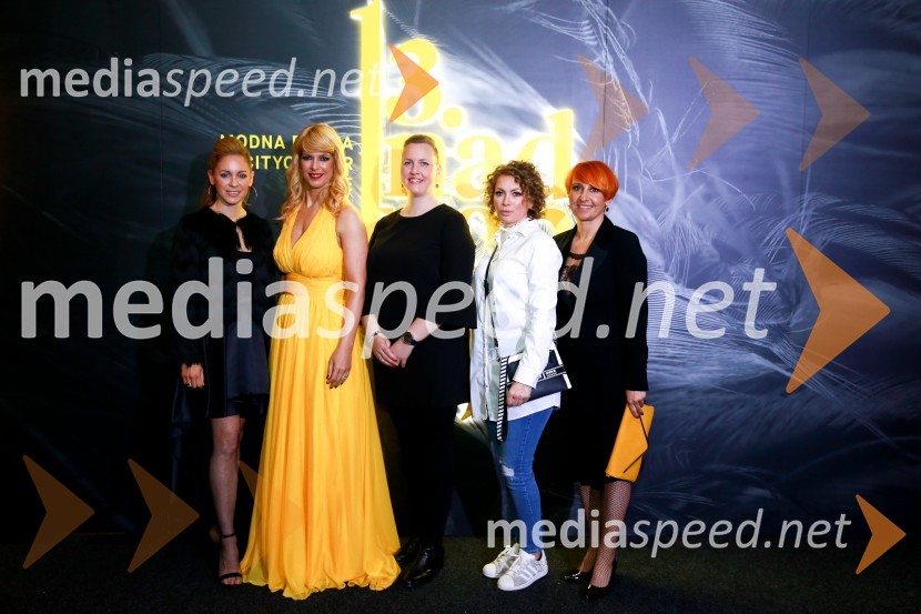  Snežana Delakorda, direktorica, Prima komunikacije;  Darja Lesjak, center manager Citycenter Celje;  ... ;  Sonja Rigler, stilistka;  Nena Horvat, vodja marketinga Citycenter Celje13. nadstropje, modni spektakel Citycenter Celje