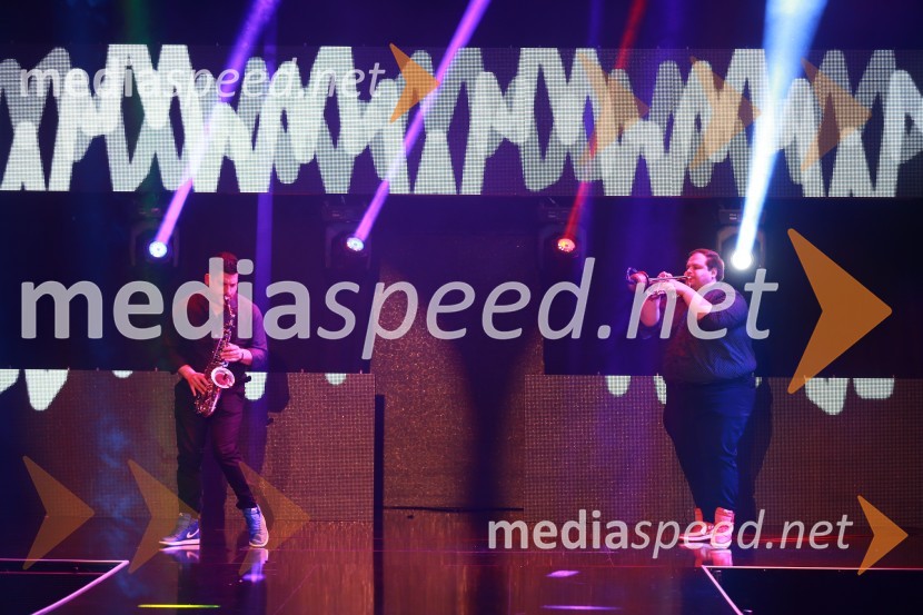  Lovro Ravbar, saksofonist;  Domen Gracej, glasbenik13. nadstropje, modni spektakel Citycenter Celje