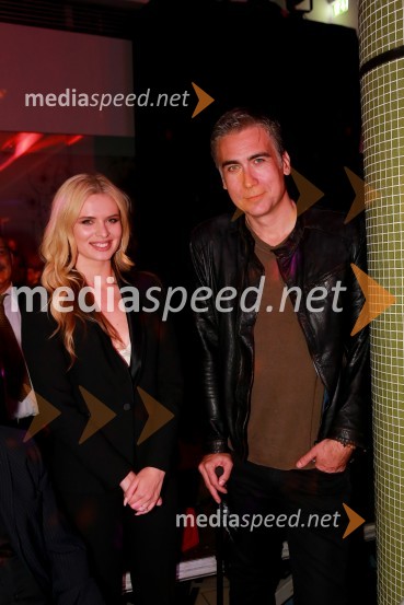  Nadiya  Bychkova, plesalka, manekenka;  Jan Plestenjak, pevec13. nadstropje, modni spektakel Citycenter Celje