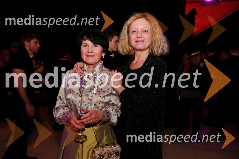  ... ; mag. Tina Kosi, direktorica SLG Celje13. nadstropje, modni spektakel Citycenter Celje