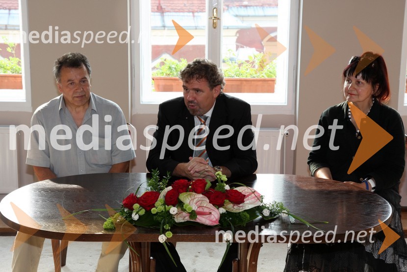 Zdravko Geržina, lastnik licence za Miss Slovenije, dr. Štefan Čelan, župan Ptuja in ...Miss Štajerske 2008 za Miss Slovenije 2008