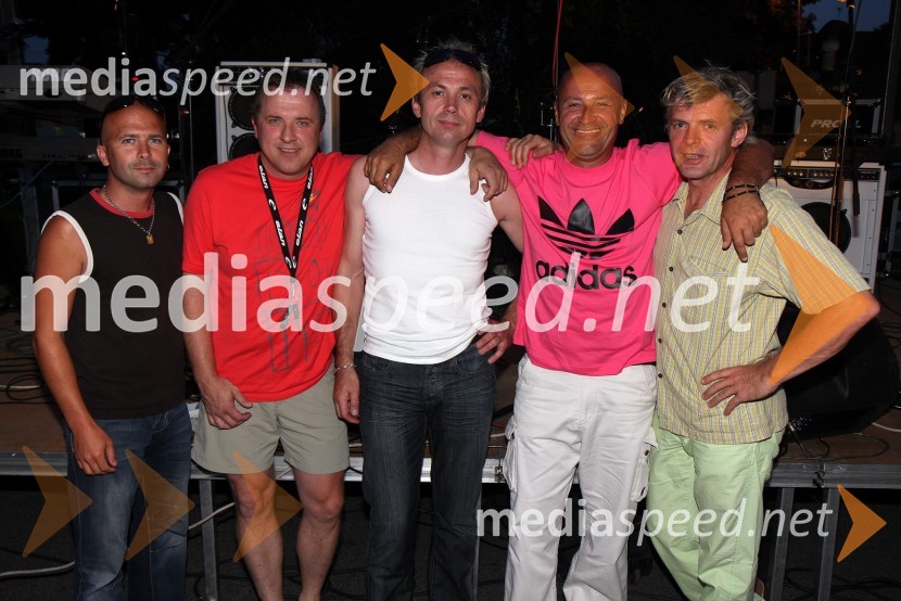 Miran Rudan, pevec (drugi iz desne) in skupina Pop DesignMiss Štajerske 2008 za Miss Slovenije 2008