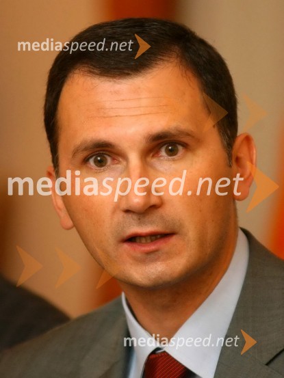 Dragan Primorac, hrvaški minister za šolstvo in športVlada Republike Hrvaške