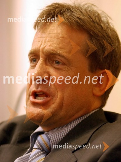 Božidar Kalmeta, hrvaški minister za morje, turizem, promet in razvojVlada Republike Hrvaške