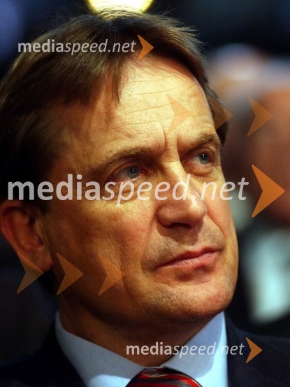 Božidar Kalmeta, hrvaški minister za morje, turizem, promet in razvojVlada Republike Hrvaške