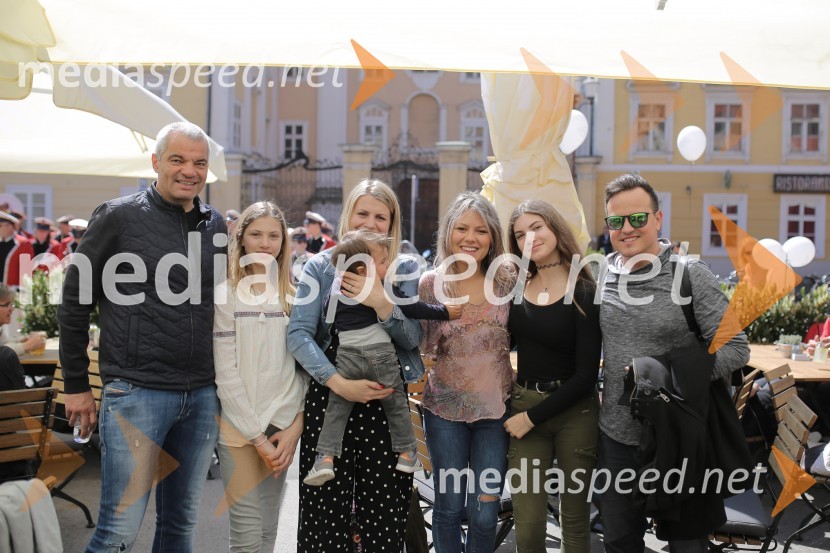  Aleksander Saša Arsenovič, župan, Mestna občina Maribor;  ... ;  Katja Jaušovec;  Aleksandra Josić, skupina King Foo, pevka;  ... ;  Rok Golob, King Foo, bobnarDve pomladi Gostilne Maribor