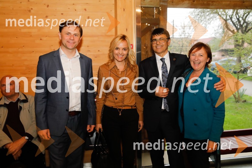  Tomaž Lanišek, direktor Kanuf Insulation Škofja Loka ;  Ajša Vodnik, izvršna direktorica AmCham (Ameriška gospodarska zbornica);  Andrej Božič, BB Consulting, d. o. o.;  Ksenija  Špiler Božič, BB Svetovanje d.o.o.Predstavitev knjige Sonje Klopčič AEIOU voditeljstva