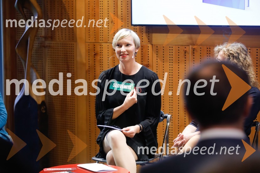  Ina Kukovič Borovnik, ustanoviteljica BELAVODA d.o.o.Predstavitev knjige Sonje Klopčič AEIOU voditeljstva