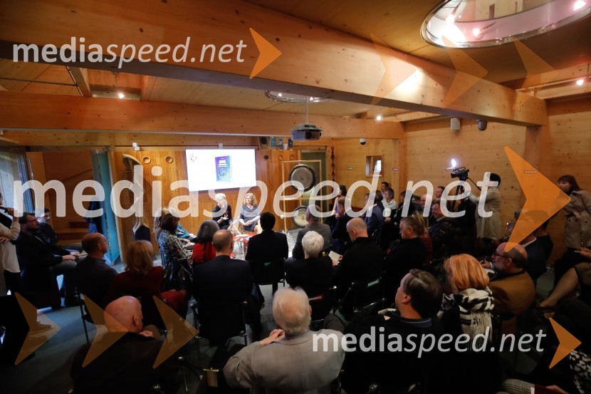 Predstavitev knjige Sonje Klopčič AEIOU voditeljstvaPredstavitev knjige Sonje Klopčič AEIOU voditeljstva