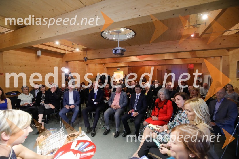 Predstavitev knjige Sonje Klopčič AEIOU voditeljstvaPredstavitev knjige Sonje Klopčič AEIOU voditeljstva