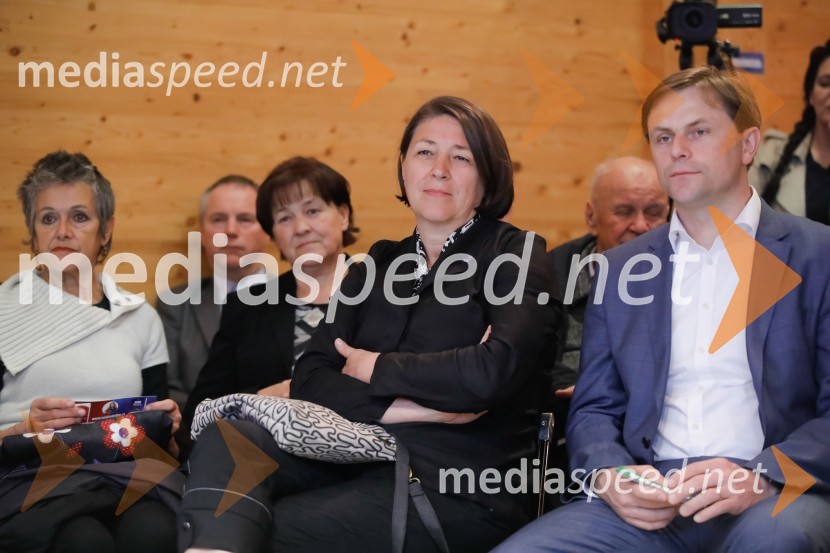  ... ;  Tomaž Lanišek, direktor Kanuf Insulation Škofja Loka Predstavitev knjige Sonje Klopčič AEIOU voditeljstva