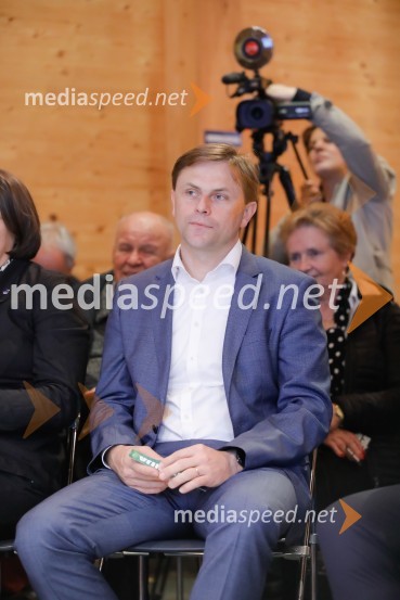  Tomaž Lanišek, direktor Kanuf Insulation Škofja Loka Predstavitev knjige Sonje Klopčič AEIOU voditeljstva