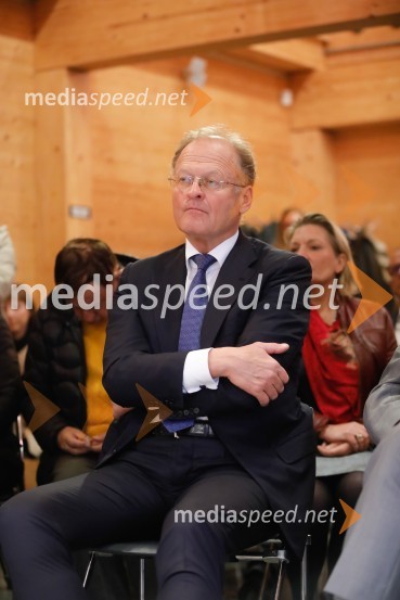  Janez  Škrabec, direktor Riko d.o.o., predsednik Slovensko-ruskega poslovnega sveta, častni konzul BelorusijePredstavitev knjige Sonje Klopčič AEIOU voditeljstva