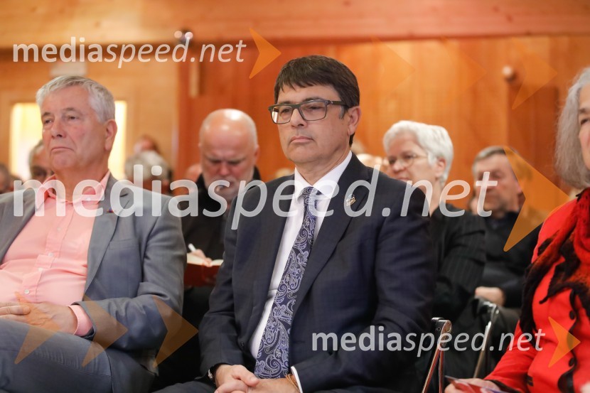  Franc Matjaž Zupančič, nekdanji državni sekretar v vladni službi za razvoj in evropsko kohezijsko politiko;  Andrej Božič, BB Consulting, d. o. o.Predstavitev knjige Sonje Klopčič AEIOU voditeljstva