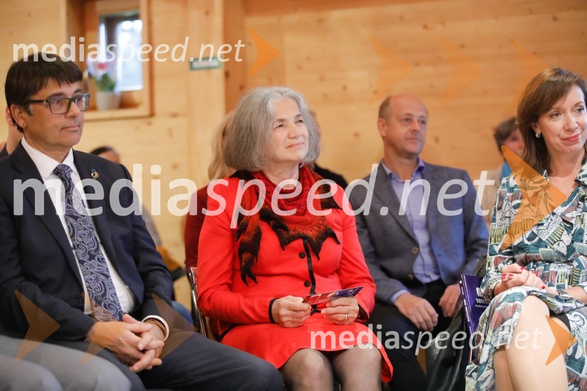  Andrej Božič, BB Consulting, d. o. o.; dr. Jožica Rejec, nekdanja direktorica Domel d.o.o., Železniki; mag. Ladeja Košir Godina,  ustanoviteljica Circular Change / Giacomelli MediaPredstavitev knjige Sonje Klopčič AEIOU voditeljstva