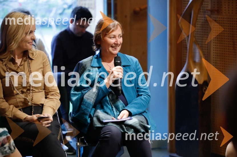  Ajša Vodnik, izvršna direktorica AmCham (Ameriška gospodarska zbornica);  ... Predstavitev knjige Sonje Klopčič AEIOU voditeljstva