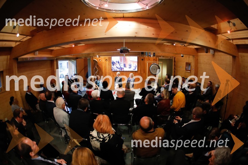 Predstavitev knjige Sonje Klopčič AEIOU voditeljstvaPredstavitev knjige Sonje Klopčič AEIOU voditeljstva