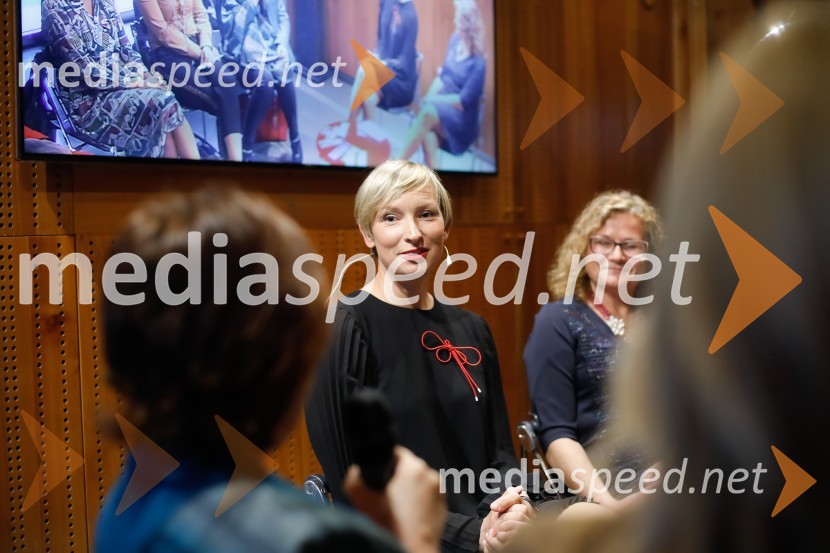  Ina Kukovič Borovnik, ustanoviteljica BELAVODA d.o.o.Predstavitev knjige Sonje Klopčič AEIOU voditeljstva