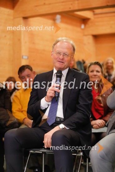  Janez  Škrabec, direktor Riko d.o.o., predsednik Slovensko-ruskega poslovnega sveta, častni konzul BelorusijePredstavitev knjige Sonje Klopčič AEIOU voditeljstva