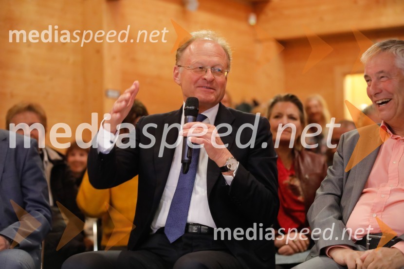  Janez  Škrabec, direktor Riko d.o.o., predsednik Slovensko-ruskega poslovnega sveta, častni konzul BelorusijePredstavitev knjige Sonje Klopčič AEIOU voditeljstva