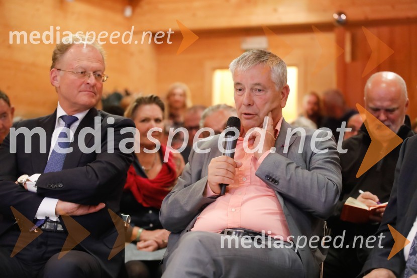  Janez  Škrabec, direktor Riko d.o.o., predsednik Slovensko-ruskega poslovnega sveta, častni konzul Belorusije;  Franc Matjaž Zupančič, nekdanji državni sekretar v vladni službi za razvoj in evropsko kohezijsko politikoPredstavitev knjige Sonje Klopčič AEIOU voditeljstva