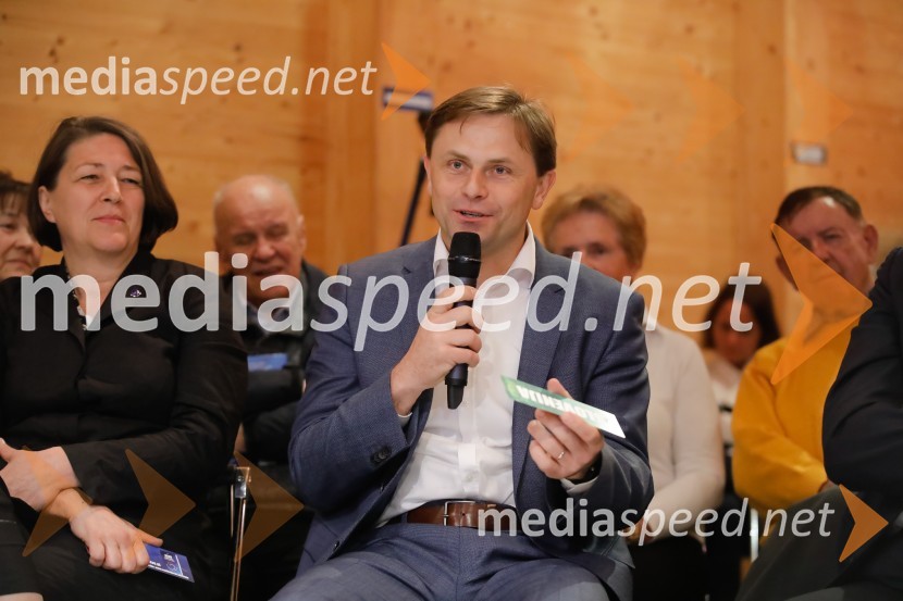  ... ;  Tomaž Lanišek, direktor Kanuf Insulation Škofja Loka Predstavitev knjige Sonje Klopčič AEIOU voditeljstva