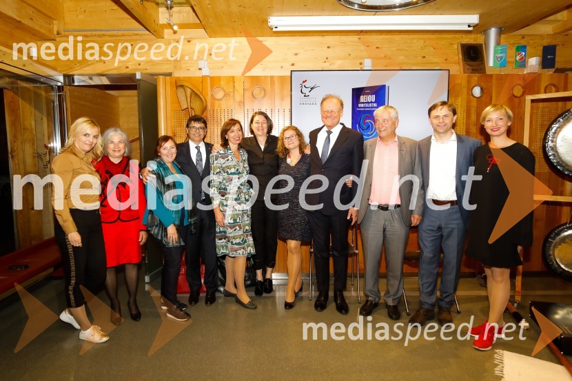  Ajša Vodnik, izvršna direktorica AmCham (Ameriška gospodarska zbornica); dr. Jožica Rejec, nekdanja direktorica Domel d.o.o., Železniki;  Ksenija  Špiler Božič, BB Svetovanje d.o.o.;  Andrej Božič, BB Consulting, d. o. o.; mag. Ladeja Košir Godina,  ustanoviteljica Circular Change / Giacomelli Media;  ... ; mag. Sonja Klopčič,  podjetnica, managerka in voditeljica;  Janez  Škrabec, direktor Riko d.o.o., predsednik Slovensko-ruskega poslovnega sveta, častni konzul Belorusije;  Franc Matjaž Zupančič, nekdanji državni sekretar v vladni službi za razvoj in evropsko kohezijsko politiko;  Tomaž Lanišek, direktor Kanuf Insulation Škofja Loka ;  Ina Kukovič Borovnik, ustanoviteljica BELAVODA d.o.o.Predstavitev knjige Sonje Klopčič AEIOU voditeljstva
