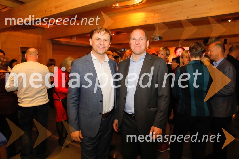  Tomaž Lanišek, direktor Kanuf Insulation Škofja Loka ;  ... Predstavitev knjige Sonje Klopčič AEIOU voditeljstva