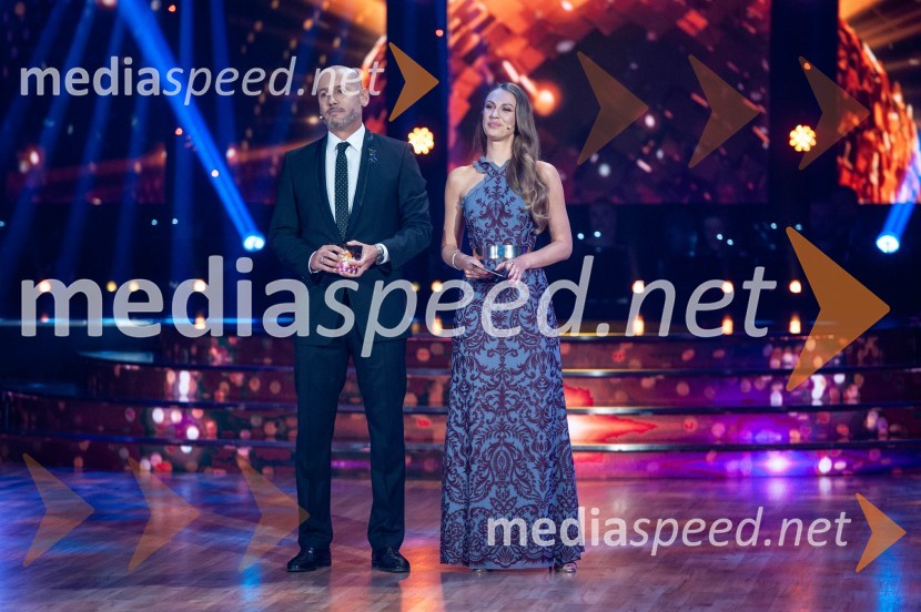  Peter Poles, televizijski voditelj;  Tara Zupančič, voditeljicaZvezde plešejo 2019, osma oddaja