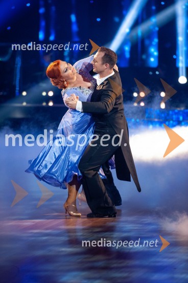  Klara Lorger, pevka, ansambel Vihar;  Jernej Brenholc, plesalecZvezde plešejo 2019, osma oddaja