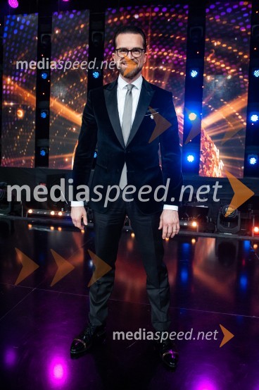  Andrej Škufca, štirikratni svetovni plesni prvak in plesni sodnikZvezde plešejo 2019, osma oddaja