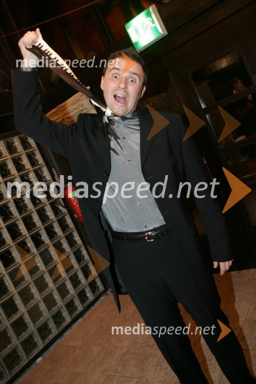 Sašo Djukič, povezovalec prireditveRebeka Dremelj, predstavitev 3. cd-ja in perila Rebeka's dream