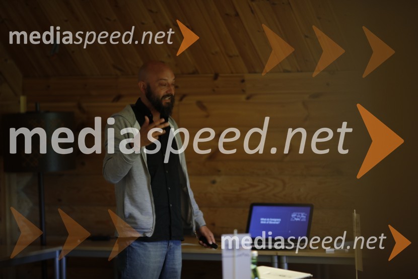  Yuri Barron, mednarodni novinar in glavni urednik založb The Slovenia in InYourPocketThe Slovenia Restaurant Awards 2019 by Diners Club