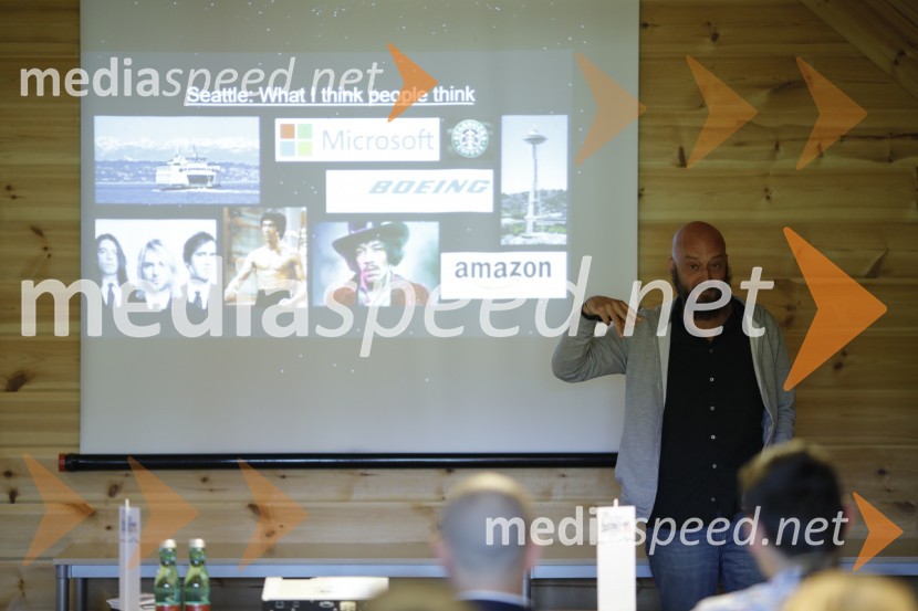  Yuri Barron, mednarodni novinar in glavni urednik založb The Slovenia in InYourPocketThe Slovenia Restaurant Awards 2019 by Diners Club