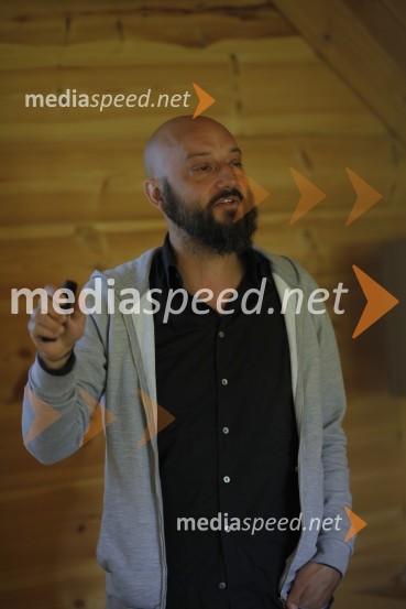  Yuri Barron, mednarodni novinar in glavni urednik založb The Slovenia in InYourPocketThe Slovenia Restaurant Awards 2019 by Diners Club