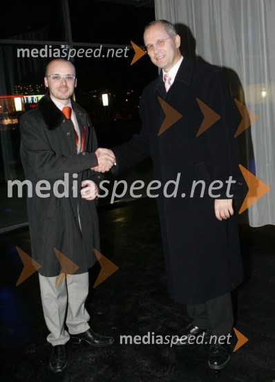 Bojan Belna ml., solastnik lokala in Boris Sovič, mariborski župan v letih 1998-2006Otvoritev lokalov Samsara, Kolosej Maribor