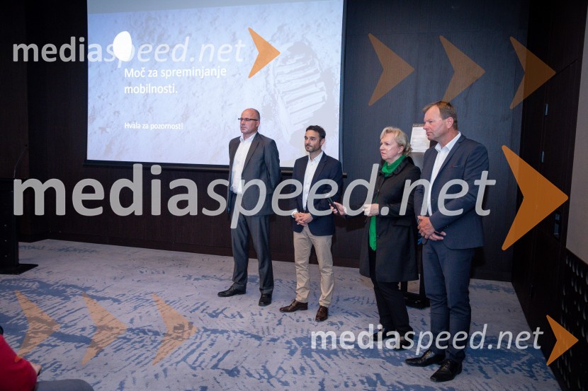  ... ;  Danilo Ferjančič, generalni direktor Porsche Slovenija d.o.o;  Sabrina Pečelin, vodja odnosov z javnostmi pri Porsche Slovenija d.o.o.;  Marko Škriba, direktor znamke Volkswagen pri Porsche Slovenija d.o.o.Tiskovna konferenca o električni prihodnosti znamke Volkswagen