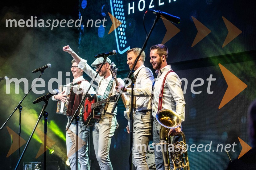  Janez Luznar, ansambel Hozentregarji;  Lenart Rupar, ansambel Hozentregarji;  Jernej Strah Bergant, ansambel Hozentregarji;  ... Volkswagen Špila, finalni koncert