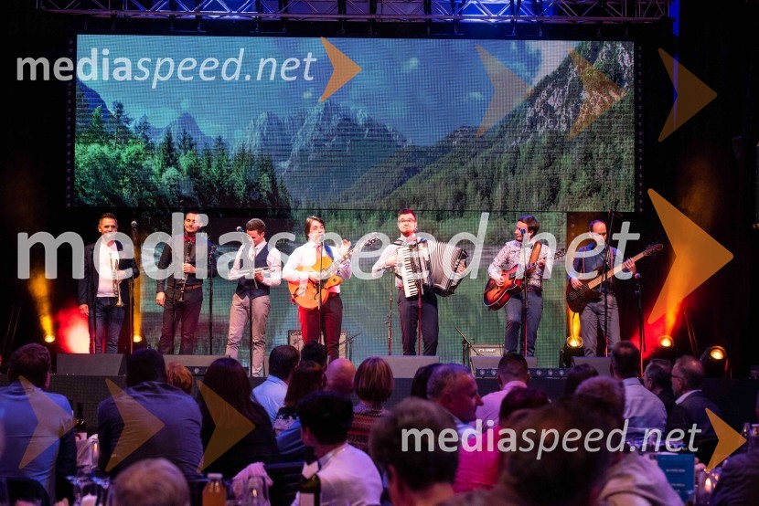  Tomaž Majcen, glasbenik;  Matija Božnik, glasbenik;  Urban Kolar, glasbenik, trobenta;  Matic Plemenitaš, glasbenik, kitarist;  Matevž Pušnik, glasbenik;  Peter Tovornik, glasbenik;  Ernest Rajh, glasbenik, SekstakordVolkswagen Špila, finalni koncert