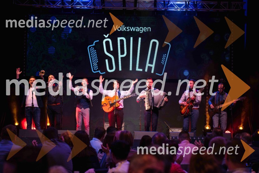  Tomaž Majcen, glasbenik;  Matija Božnik, glasbenik;  Urban Kolar, glasbenik, trobenta;  Matic Plemenitaš, glasbenik, kitarist;  Matevž Pušnik, glasbenik;  Peter Tovornik, glasbenik;  Ernest Rajh, glasbenik, SekstakordVolkswagen Špila, finalni koncert