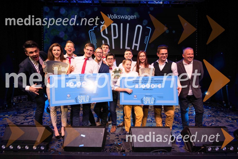  Aleš Vovk - Raay, glasbenik, duo Maraaya;  Manca Kavčič Zupan, ansambel Kerlci;  Grega Čepon, ansambel Kerlci;  Matija Škrlep, ansambel Kerlci;  Marko Jenko, ansambel Kerlci;  David Ravnikar, ansambel Kerlci;  Matej Zupan, ansambel Kerlci;  Blaž Lenart, skupina Lenarti;  ... ;  Nika Lenart, skupina Lenarti;  Luka Lenart, skupina Lenarti;  Primož Grašič, glasbenikVolkswagen Špila, finalni koncert